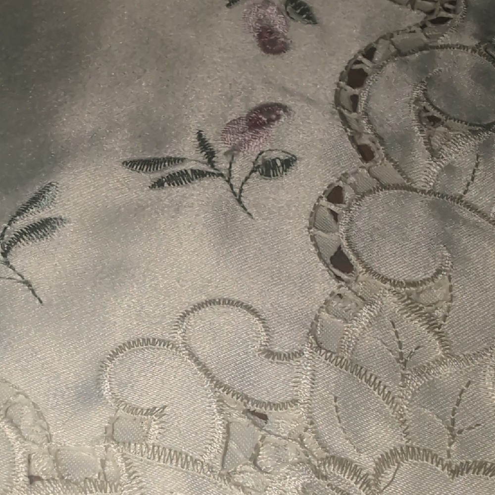 Machine Made Vintage Linens Lot #18 - Picture 5 of 13
